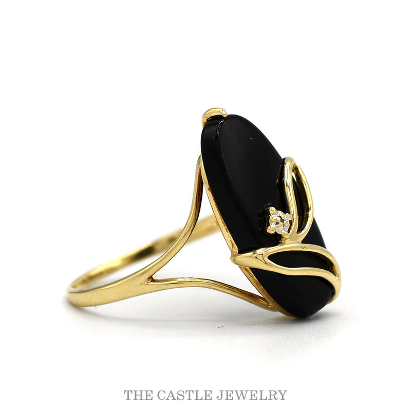 Side profile of the 10k yellow gold onyx vine ring