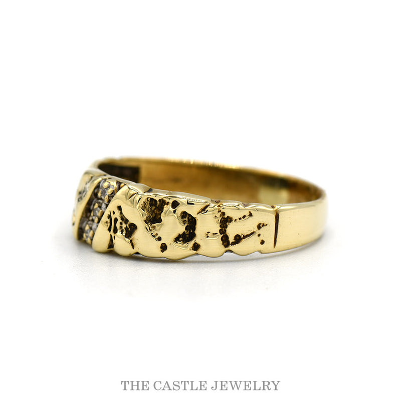 Side profile of the 10k yellow gold nugget textured diamond band