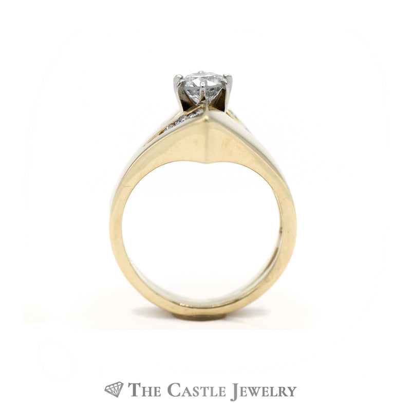 Unique Round Brilliant Cut Bridal Set in 14kt Yellow Gold