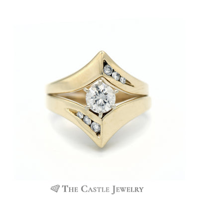 Unique Round Brilliant Cut Bridal Set in 14kt Yellow Gold