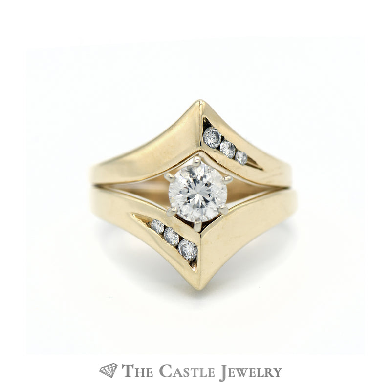 Unique Round Brilliant Cut Bridal Set in 14kt Yellow Gold