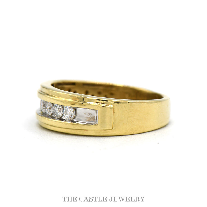Side profile of the 10k two tone gold nick-set diamond wedding band