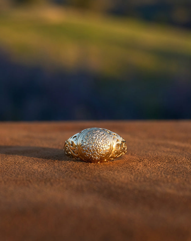 Nugget Textured Kentucky Cluster Ring with Open Scroll Sides in 10k Yellow Gold