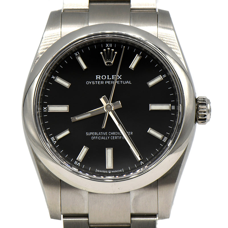 Close view of the black dial, Superlative Chronometer line and smooth bezel
