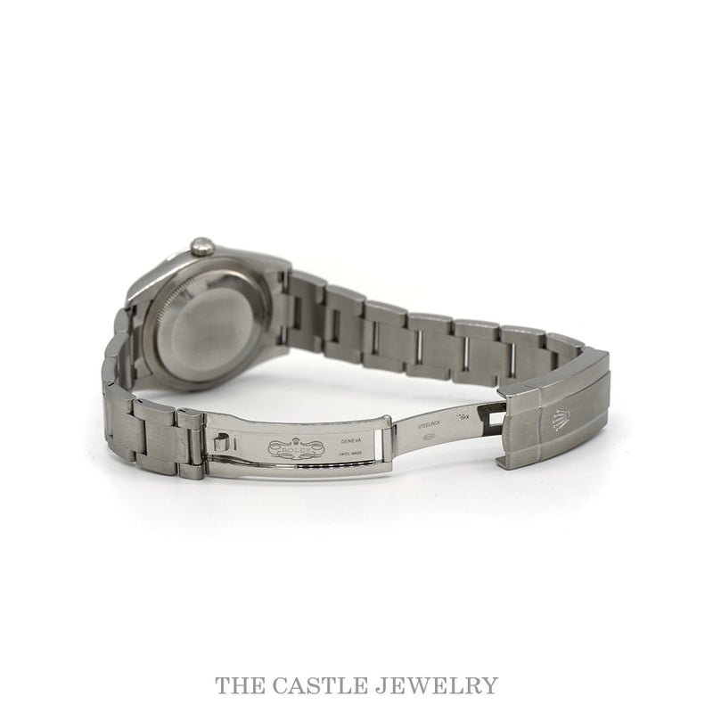 The Oyster bracelet open at the folding Oysterclasp
