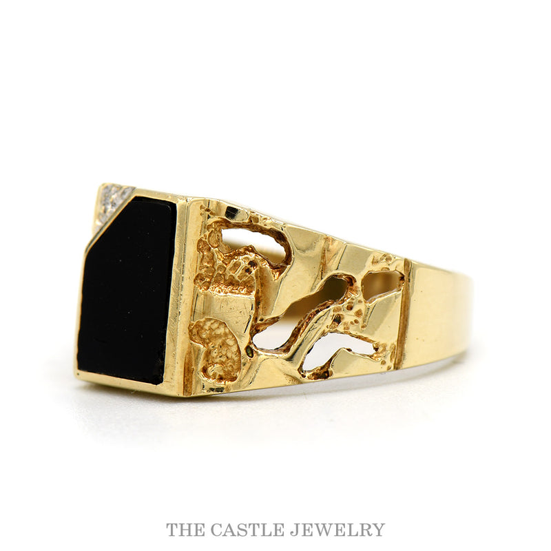 Side profile of the 10k yellow gold onyx nugget ring