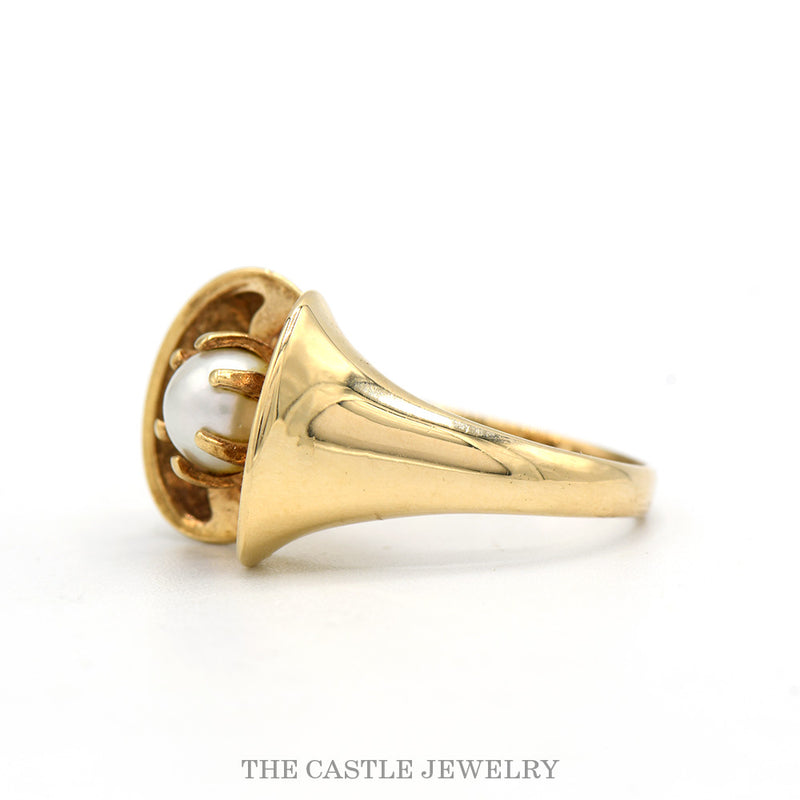 Side profile of the 14k yellow gold pearl flower ring