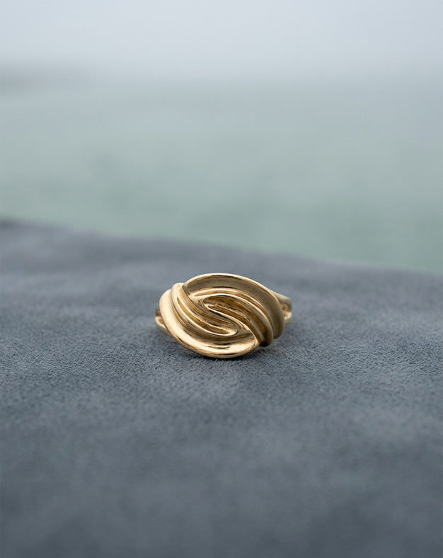Large Swirled Ridged Dome Ring in 14k Yellow Gold