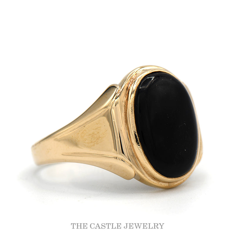 Side profile of the 10k yellow gold onyx signet ring